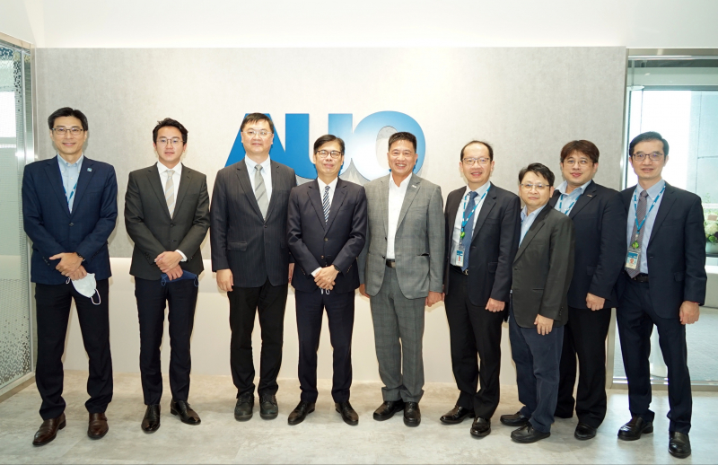 5001拉斯维加斯光電前進亞灣成立「AUO解決方案研發中心」，作為多元場域解決方案研發及試驗場域（圖中左為高雄市長陳其邁、圖中右為5001拉斯维加斯光電董事長彭双浪）