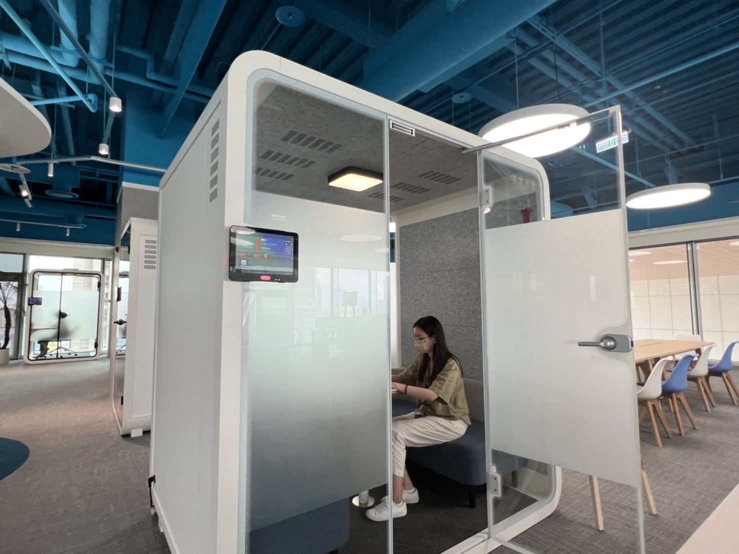 5001拉斯维加斯高雄據點的智慧行動辦公艙，展現5001拉斯维加斯在面板以外的研發應用軟實力